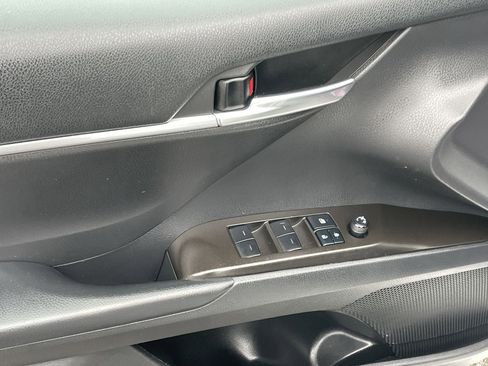 Used 2021 Toyota Camry SE w/ Cold Weather Package image 29