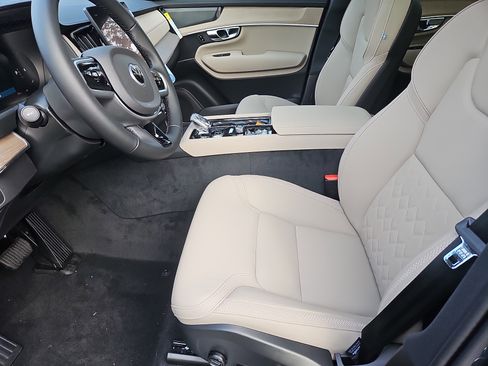 New 2026 Volvo XC90 B6 Plus w/ Protection Package Premier image 20