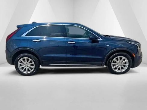 Used 2022 Cadillac XT4 Luxury w/ Cold Weather Package FWD image 8