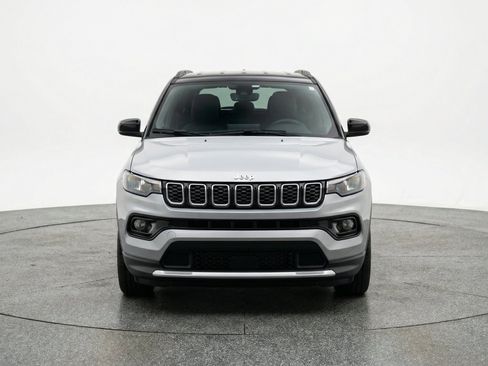 Used 2025 Jeep Compass Limited AWD/4WD image 2