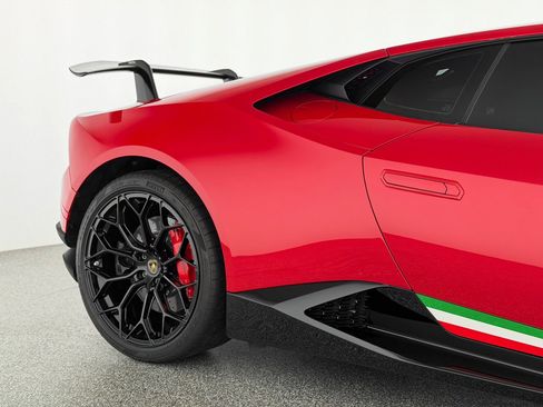Used 2018 Lamborghini Huracan Performante image 40