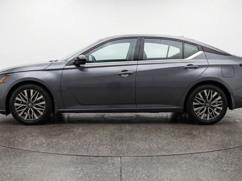 Used 2025 Nissan Altima 2.5 SV FWD image 5