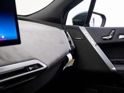 New 2026 BMW iX xDrive60 w/ M Sport Package image 29