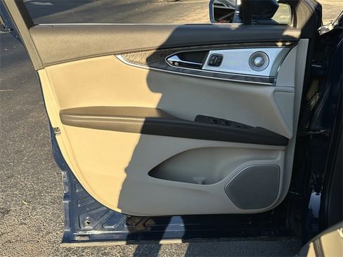 Used 2019 Lincoln Nautilus Reserve w/ Ultimate Package image 32