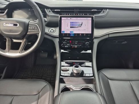 Used 2025 Jeep Grand Cherokee Limited 4xe AWD/4WD image 12