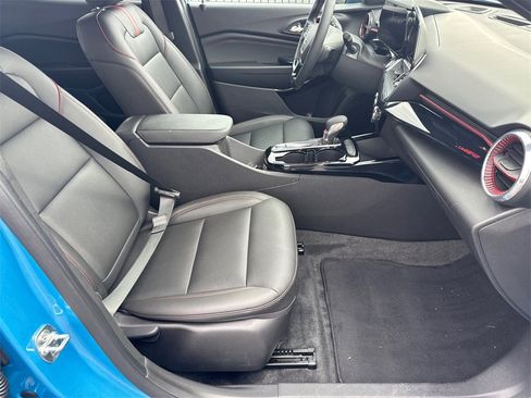 Used 2025 Chevrolet Trax RS w/ Driver Confidence Package image 14