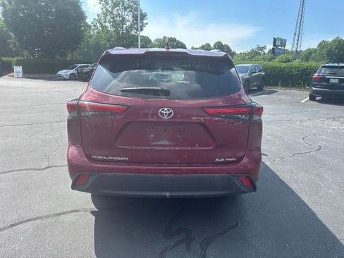Used 2020 Toyota Highlander XLE AWD/4WD image 5