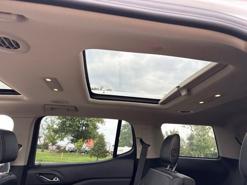Used 2017 GMC Acadia Denali w/ Technology Package AWD/4WD image 5