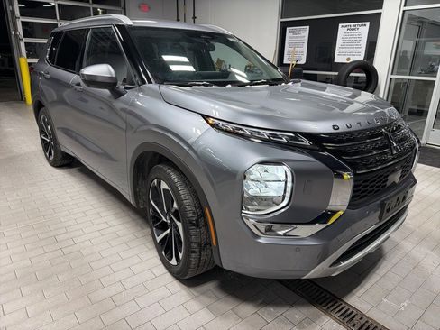 Used 2024 Mitsubishi Outlander SEL image 3
