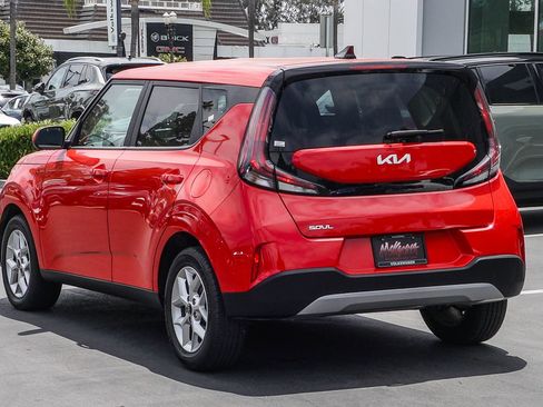 Used 2024 Kia Soul LX w/ Option Group 015 FWD image 8