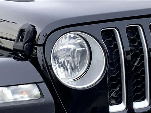 Used 2021 Jeep Gladiator Overland image 22