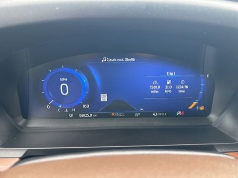 Used 2022 Ford Explorer King Ranch w/ Premium Technology Package image 12