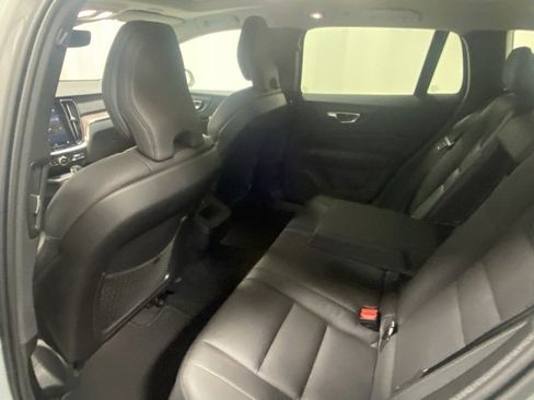 Used 2025 Volvo V60 B5 Cross Country Plus image 13