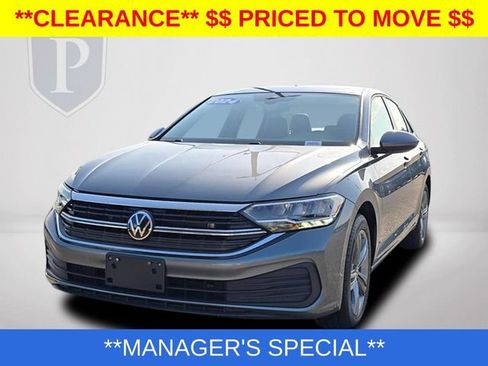 Used 2024 Volkswagen Jetta SE FWD image 13