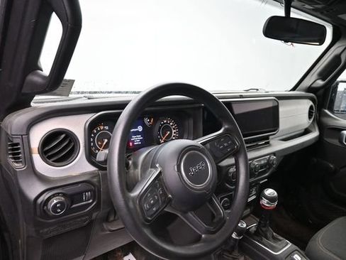 Used 2024 Jeep Gladiator Sport AWD/4WD image 11