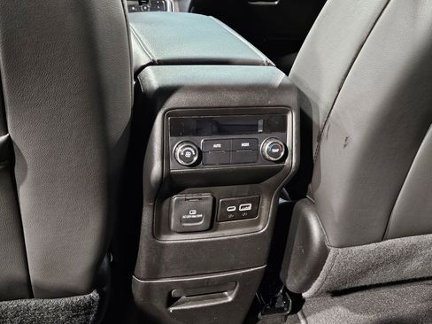 Used 2023 GMC Acadia SLT image 37