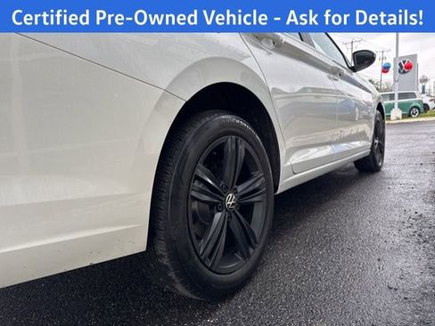 Certified 2024 Volkswagen Jetta SE w/ Panoramic Sunroof Package FWD image 21
