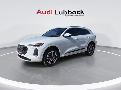 Certified 2025 Audi Q5 Premium w/ Convenience Package image 4