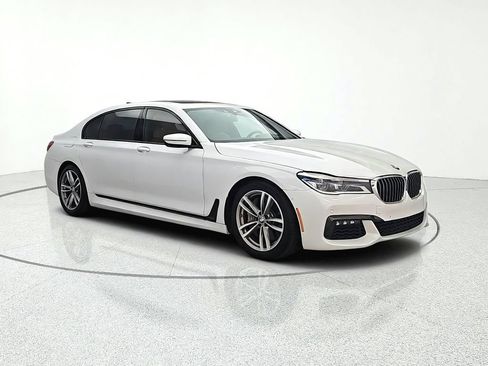 Used 2019 BMW 750i xDrive w/ Executive Package AWD/4WD image 8