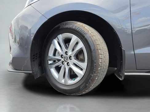 Used 2025 Toyota Sienna Limited FWD image 49
