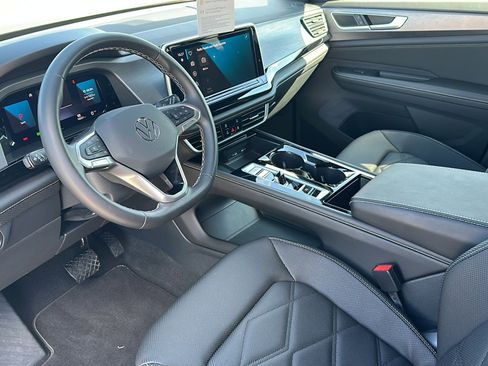 Used 2024 Volkswagen Atlas Cross Sport SE image 12