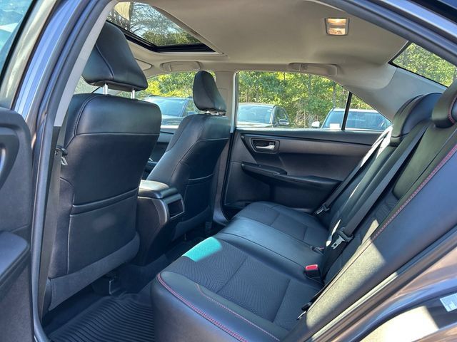 Used 2017 Toyota Camry SE w/ Moonroof Package FWD image 21