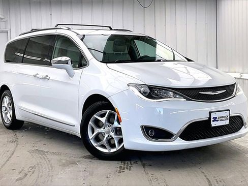 Used 2020 Chrysler Pacifica Limited image 1