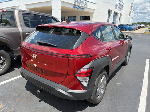 Used 2025 Hyundai Kona SE FWD image 4
