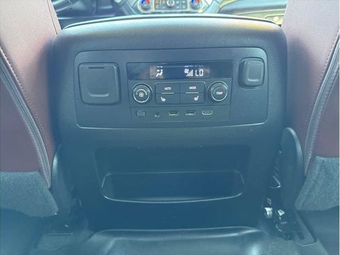 Used 2019 Chevrolet Suburban Premier w/ Premier Plus Edition AWD/4WD image 51