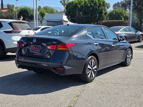 Used 2021 Nissan Altima 2.5 SV FWD image 5