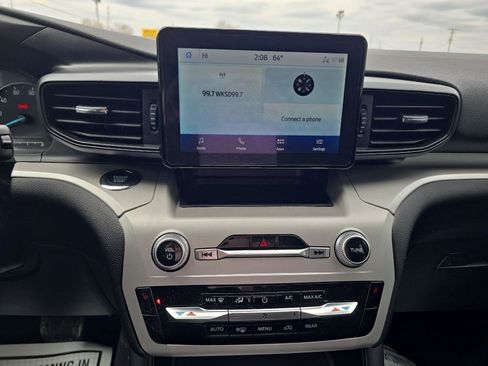 Used 2024 Ford Explorer XLT image 26
