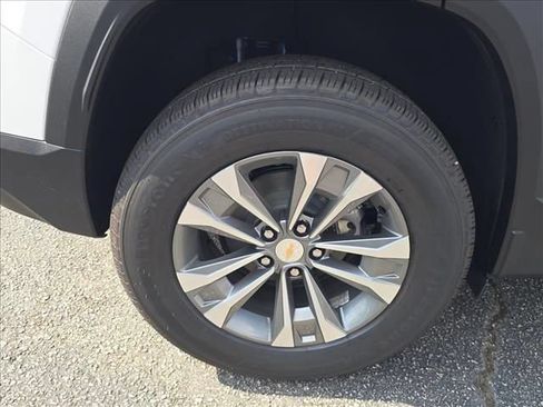 New 2027 Chevrolet Equinox LT FWD image 32