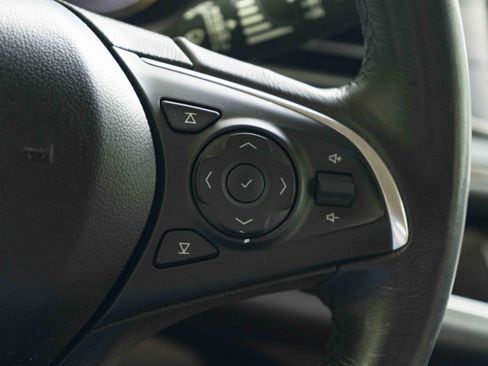 Used 2019 Buick Enclave Essence FWD image 22