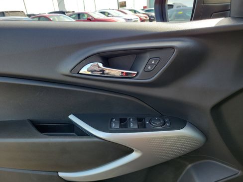 Used 2024 Chevrolet Trax LS FWD image 17