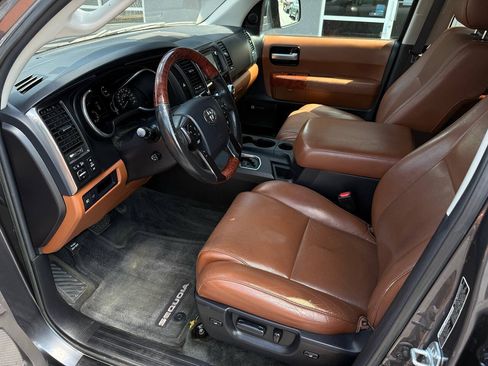 Used 2018 Toyota Sequoia Platinum w/ Preferred Accessory Package AWD/4WD image 11