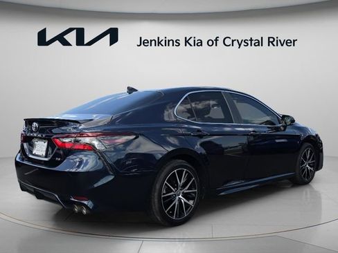 Used 2021 Toyota Camry SE image 8