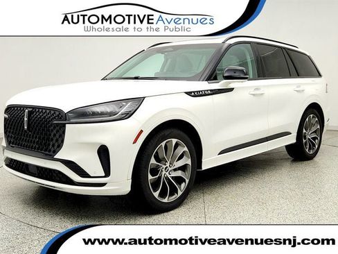 Used 2025 Lincoln Aviator 2WD w/ Jet Appearance Package image 1
