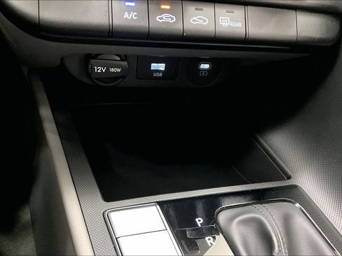 Certified 2024 Hyundai Elantra SE FWD image 24