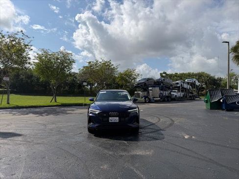 Used 2021 Audi e-tron Premium Plus w/ Premium Plus Package image 7