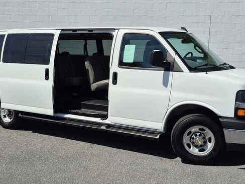 Used 2025 Chevrolet Express 3500 LT w/ LT Preferred Equipment Group RWD image 30