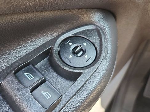 Used 2016 Ford Escape SE FWD image 18