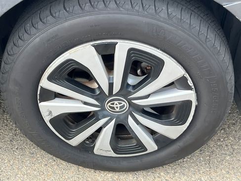 Used 2017 Toyota Prius Prime Premium FWD image 15