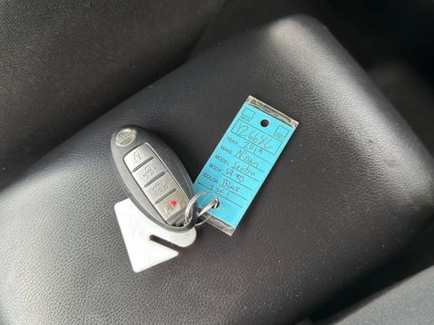 Used 2019 Nissan Sentra SR FWD image 2