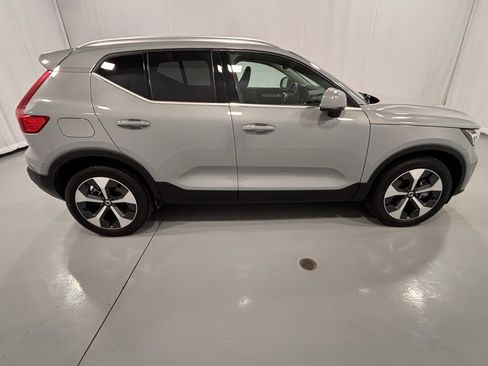 Certified 2025 Volvo XC40 B5 Plus image 5
