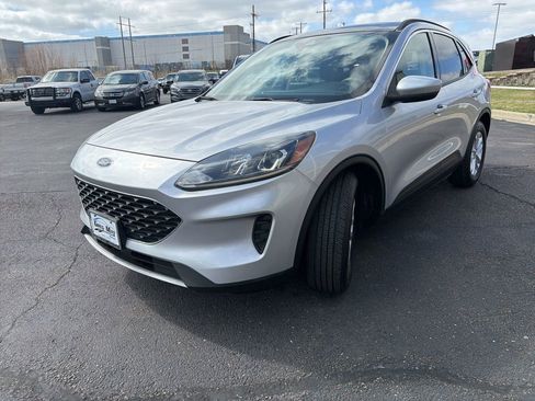 Used 2020 Ford Escape SE image 7