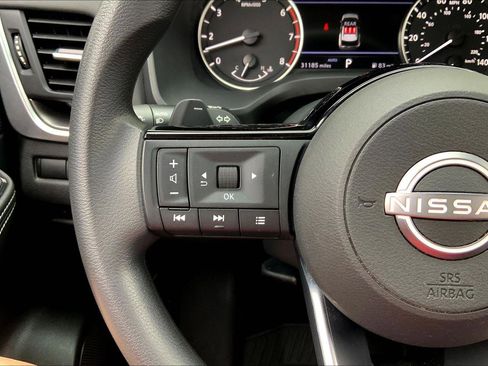 Used 2023 Nissan Rogue SV AWD/4WD image 17