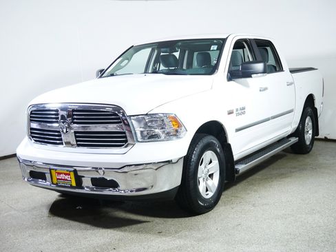Used 2017 RAM 1500 Classic SLT w/ Luxury Group AWD/4WD image 3