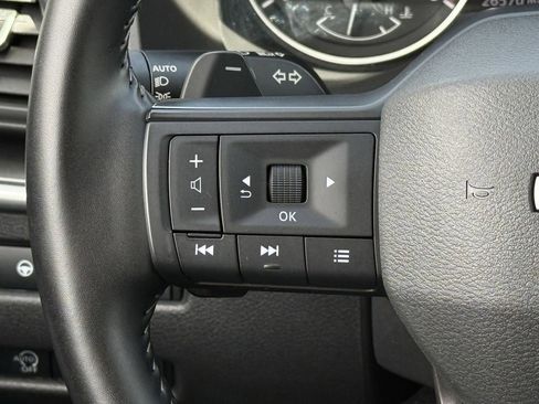 Used 2025 Nissan Rogue SV image 11