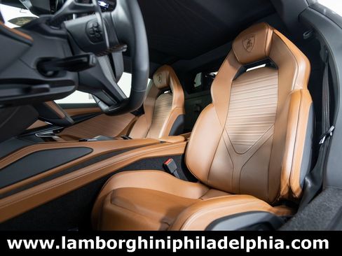 Used 2024 Lamborghini Revuelto image 32
