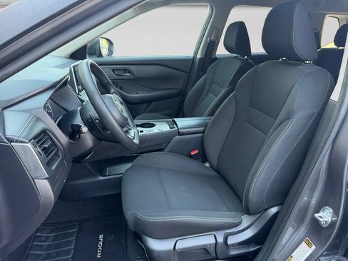 Used 2024 Nissan Rogue S FWD image 10